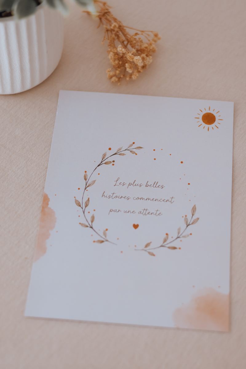 Page du carnet : « Les plus belles histoires commencent par une attente », dans sa couronne de fleurs dessinée — Entre Deux