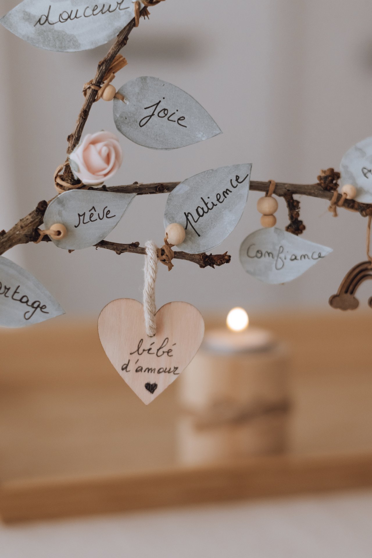 Arbre des valeurs orné de feuilles calligraphiées — atelier des premiers liens